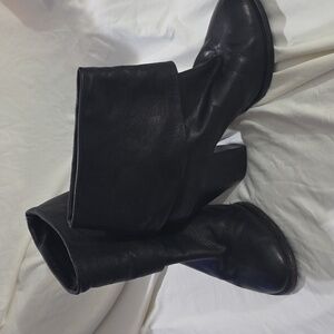 Vince Camuto Women's 8.5B Black Leather Fold Over Ankle Fashion Boots Bootie